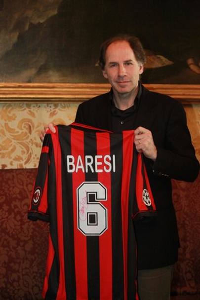 Franco Baresi, Milan. 719 presenze in rossonero in 20 stagioni. Ha lasciato il calcio nel 1997 e per la prima volta la societ rossonera ha deciso di ritirare una maglia: la storica 6. 